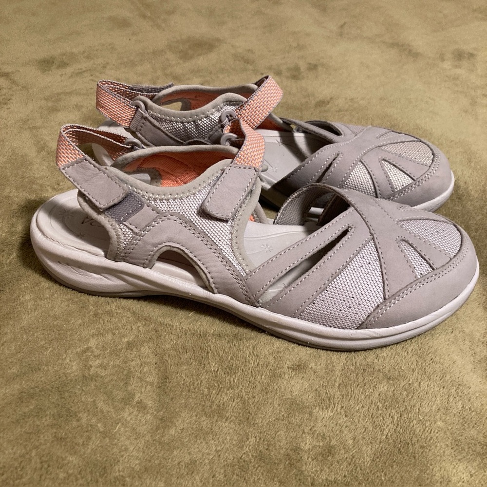 EUC Easy Spirit Seesplash Leather Sandals Gray Women's Size 8.5M